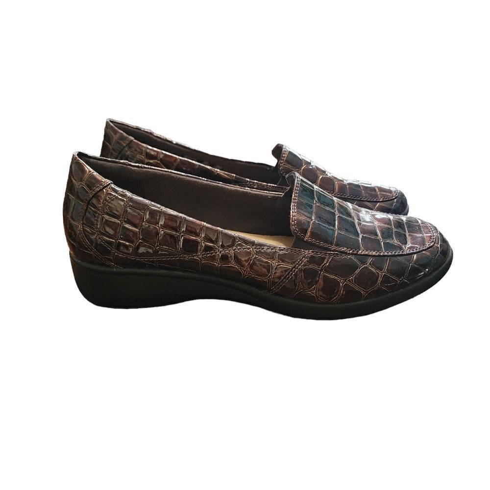 Clarks brown faux crocodile print loafers  Sz 9